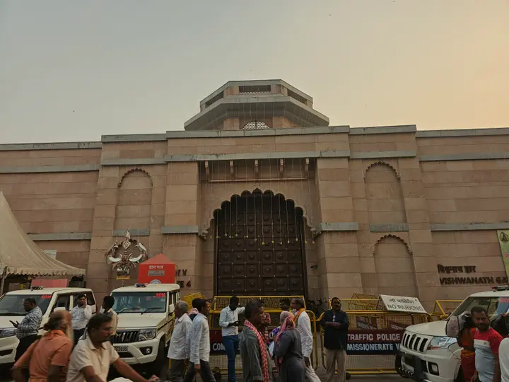 Pilgrims outside the gateway of the Kashi Vishwanath temple