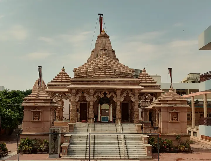 The Shwetambar Jain temple at Bhelupur