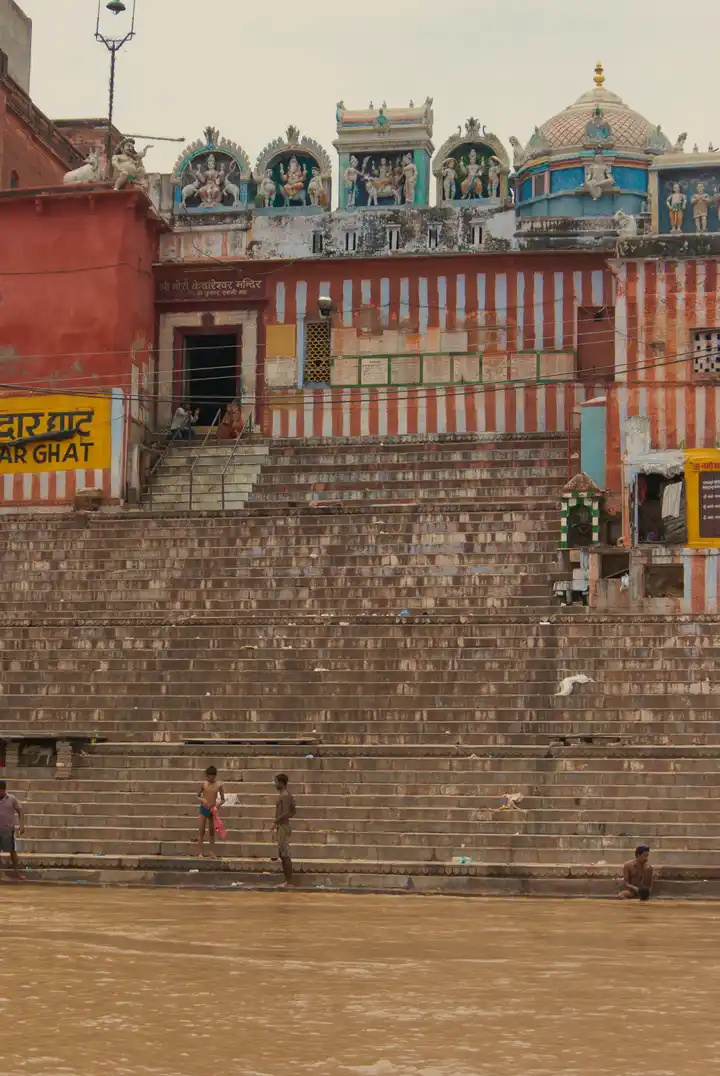 Red-and-white striped steps and the Gauri Kedareshwar temple at Kedar Ghat