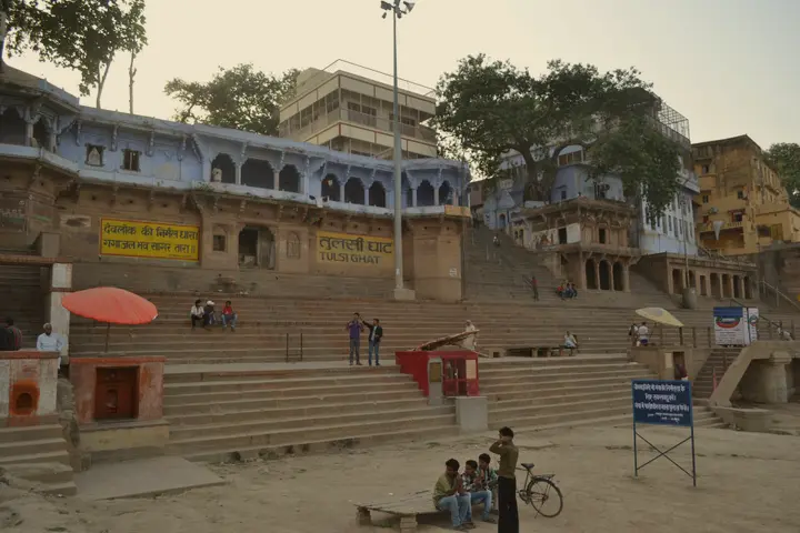 The steps and painted arches of Tulsi Ghat in the evening